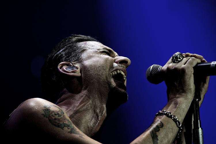 Triumf. Dave Gahan viste som karismatisk frontfigur for Depeche Mode, hvordan man skaber en medrivende rest i Parken. 