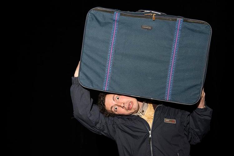 Flot! Københavns teatre har sammen fået løftet udfordringen med en længe savnet festival. Her med hjælp fra Bornholms Teater (Ernesto Piga Carbone i 'Grænsesyndom'). 