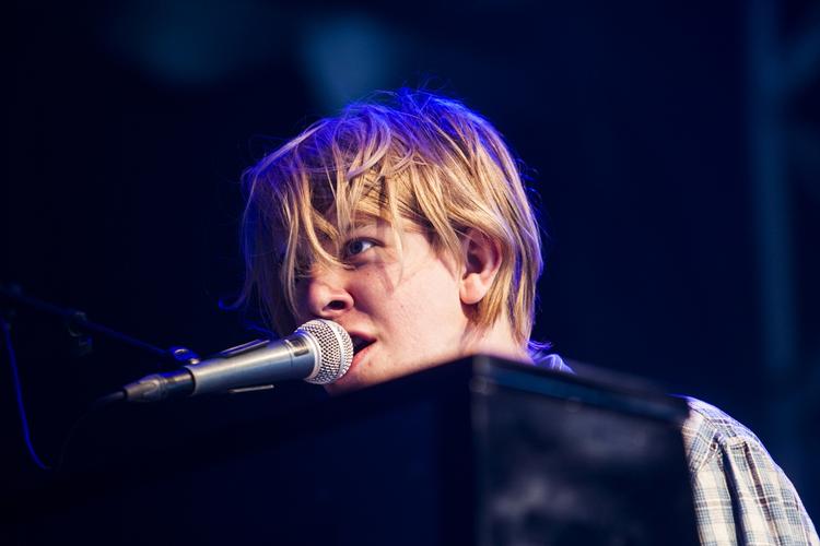 Odell. Den 22-årige Tom Odell nåede frem - kraftigt forsinket efter at have siddet fast i trafikken på vejen til Aarhus. Den britiske sangskriver nåede dog at spille en ultrakort koncert - seks numre blev det til. 