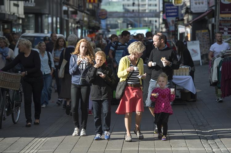 Praktisk. En god by sover aldrig, mener magasinet Monocle, som roser København for at have udviddet åbningstiderne i butikkerne. Det har været med til at sikre byen førstepladsen på årets liste over verdens bedste byer at bo i. 