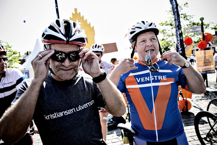 Favorit. Lars Løkke Rasmussen (til højre) varslede allerede fra morgenstunden, at han havde gode ben. 