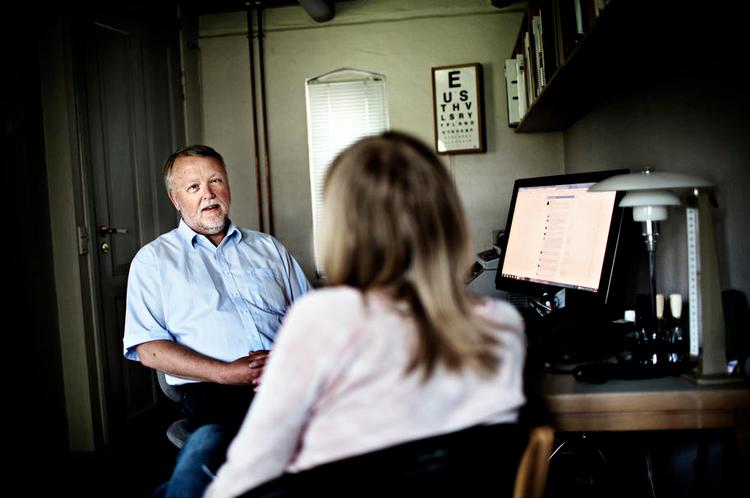 Indgreb. Praktiserende Lægers Organisation har erkendt og accepteret, at der kommer et lovindgreb i konflikten mellem lægerne og regionerne, siger formanden, Henrik Dibbern. 