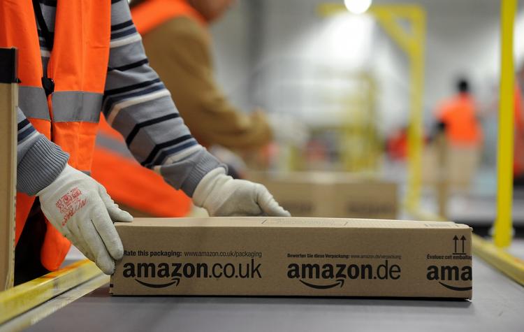 hårdt. Fransk journalist gik undercover i en af Amazons store lagerhaller for at tjekke arbejdsforholdene. 