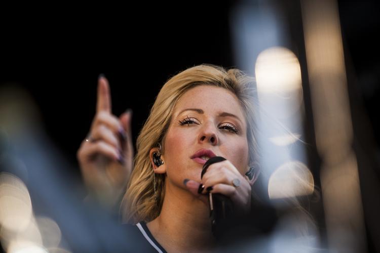Skuffende. Den 26-årige brite Ellie Goulding fik aldrig rigtig fat på sin optræden søndag eftermiddag. 