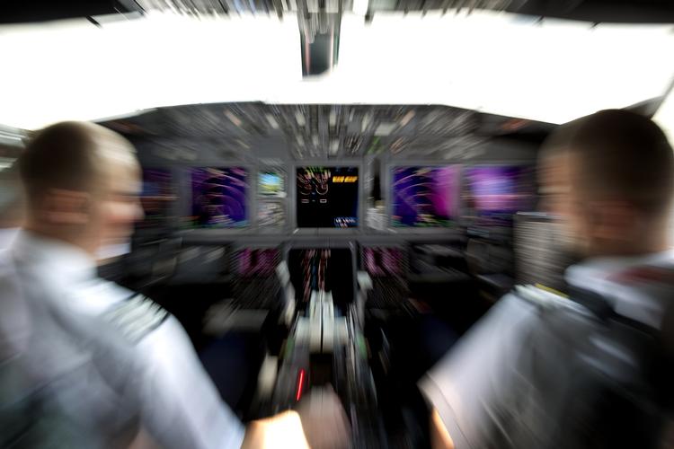 Træt. Otte ud af ti piloter siger i undersøgelse, at de nogle gange har følt sig så trætte i cockpittet, at de ikke burde sidde der. 