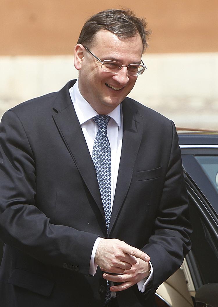 Farvel. Tjekkiets premierminister, Petr Necas, kaster håndklædet i ringen. 