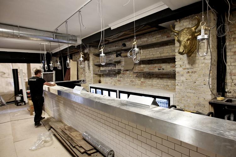 Butchers. Der arbejdes på livet løs for at gøre klar til fredagens åbning af natklubben Butchers, der har til huse i Vestergades legendariske  Krasnapolskylokaler 