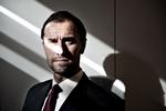 Generelt. »Presset på mig kommer først og fremmest fra mig selv og meningsfuldheden i det, jeg gør«, fortæller Vestas' marketingsdirektør Morten Albæk i sin bog, 'Det gennemsnitlige menneske'. 