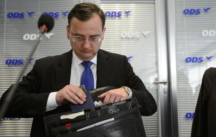 Farvel. Ministerpræsident Petr Necas skal i aften mødes med Tjekkiets præsident for officielt at meddele sin afgang. 