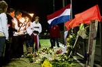 Sorg. Deltagere markerede kort efter Richard Nieuwenhuizens død tragedien med et sørgeoptog gennem byen Almere, hvor han var tilknyttet den lokale fodboldklub. 