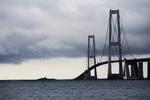 Spøgelsesbilist. En 27-åig bilist kørte med 150 kilometer i timen i den forkerte retning på Storebælrsbroen - uden kørekort og i en stjålen bil. (arkiv) 