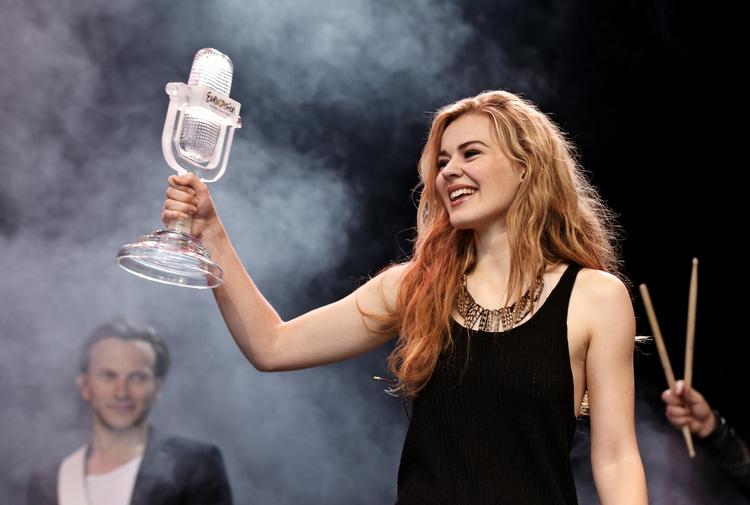 Vært. Lige siden det blev klart, at Emmelie de Forest hev sejren hjem ved dette års europæiske Melodi Grand Prix, er der blevet spekuleret i, hvilken by i Danmark, der skal være værtsby for den internationale begivenhed. 