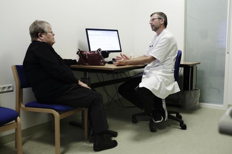 Alvorligt. Hospitaler i Region Syddanmark må undvære 175 sygeplejersker og 45 læger, hvis de praktiserende læger afleverer deres ydernumre. Det kan blive en meget alvorlig krise, mener afdelingschef i regionen. 
