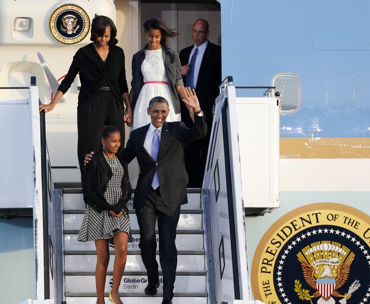 Besøg. Obama og familie er ankommet til Berlin, hvor præsidenten onsdag skal holde vigtig tale. 