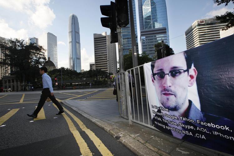 EFTERSØGT. Edward Snowden står højt på USA's liste over eftersøgte personer efter, at det er kommet frem, at han har lækket en række fortrolige dokumenter. 