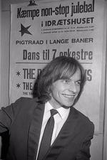 Han debuterede som sanger i 1959. 