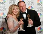 For nyligt har Gandolfini blandt andet haft roller i filmene 'Killing Them Softly' og 'Zero Dark Thirty', hvor han spiller rollen som CIA-bossen Leon Panetta. For spillet i 'The Sopranos' har Gandolfini vundet tre Emmy-priser. Her står han sammen med Edie Falco og fejrer prisen fra 2000. 