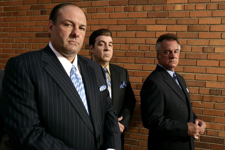 James Gandolfini er måske bedst kendt fra rollen som gangsterbossen Tony i tv-serien 'The Sopranos' - her står han sammen med Steven Van Zandt og Tony Sirico. 