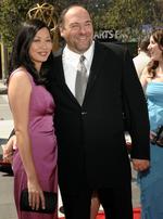James Gandolfini sammen med sin hustru, den tidligere model fra Hawaii, Deborah Lin, i 2008. Parret har en otte måneder gammel datter. 