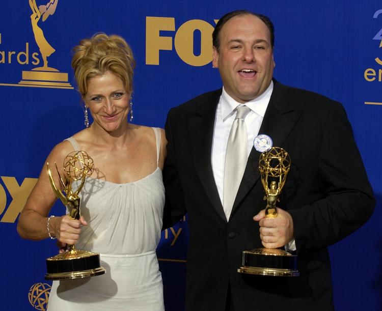 Gandolfinis karriere indbragte ham masser af priser. Her står han i 2003 sammen med Edie Falco med en Emmy for skuespillet i 'The Sopranos'. 