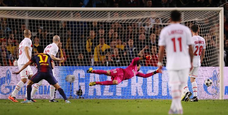 effektivt. Pedros mål for Barcelona mod Paris Saint-Germain i kvartfinalen i Champions League blev scoret fire afleveringer og ti sekunder efter en bolderobring langt tilbage på banen. 