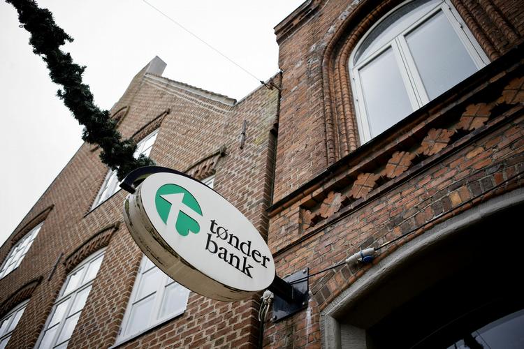 Skrækeksemplet. Kort efter Finanstilsynets første inspektion i over fem år, måtte Tønder Bank indgive konkursbegæring, og investorernes penge gik tabt. 