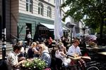 Solskin. Få en god start på dagen på en af Københavns mange caféer. 