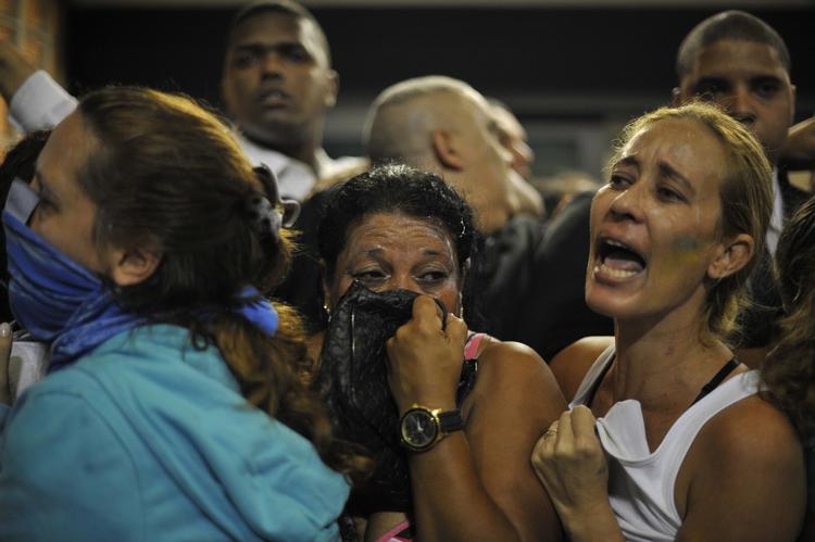 PROTESTER. En stor del af Brasiliens befolkning er utilfredse med, at regeringen bruger bunker af penge på dyre sportsbegivenheder i stedet for mere velærd. 