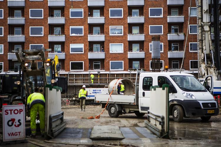 METRO. Byggepladsen ved Aksel Møllers Have ligger midt i et boligområde, hvor beboerne er hårdt ramt af den meget høje larm. 