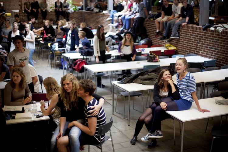 FORSKEL. Veninder kan ikke høre forskellen - men det kan en sprogforsker. Teenagere, der senere flytter væk, taler anderledes end deres kammerater, viser ny forskning. 