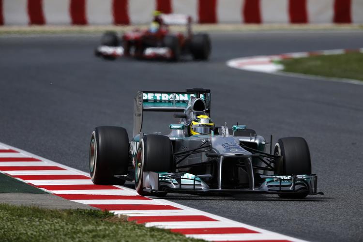 snyd. FIA har afgjort, at det ikke var i orden, da Mercedes testede nye dæk i tre dage, men holdet slipper med en advarsel. 