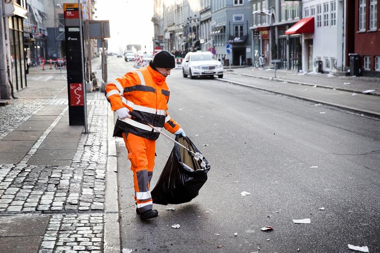 Skrald. Rainer Nolvak, en estisk computerprogrammør, tog fri fra arbejde i syv måneder for at mobilisere en landsdækkende oprydning, der fandt sted 3. maj 2008. 