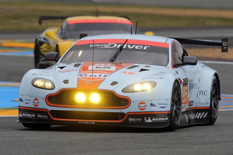 Ulykke. Den danske racerkører Allan Simonsen, der kørten i Aston Martin nr. 95 er død på Le Mans-banen i dag. 