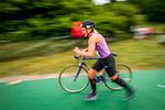 KVINDEKAMP. Danske kvinder kaster sig over triatlon. Sjovere end kvindeløb siger fire fodboldkvinder fra Vejle. 