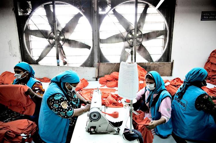 Utilfreds. Handelsminister Pia Olsen Dyhr (SF) har været så utilfreds med den danske tøjbranches tøven med at tilslutte sig aftalen, at hun har lagt betydeligt pres på branchen. 