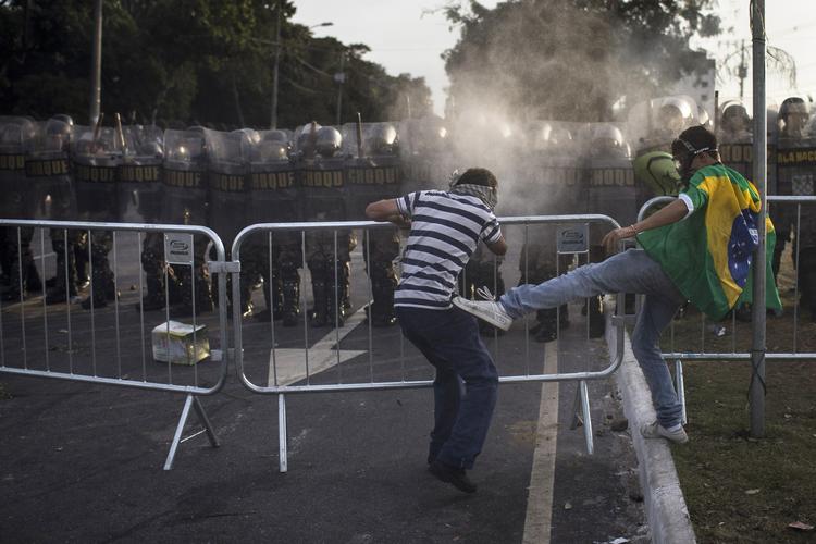 støtte. Demonstranterne i Brasilien har befolkningen med sig, viser en måling. 