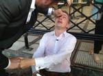 Dan Jørgensen (tv) drypper citronsaft i øjnene på Morten Messerschmidt oven på tyrkisk politis angreb med peberspray mod demonstranter på Taksim-pladsen. 
