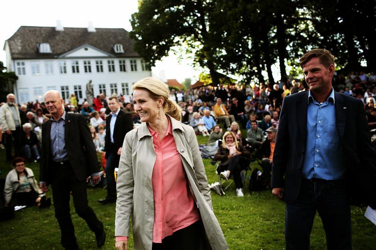 Brandgodt. Fremmødte hujede og klappede, da Helle Thorning-Schmidt holdt sin båltale ved embedsboligen i Marienborg i anledning af sankthansaften. 