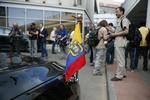 MODTAGELSE. Da Edward Snowden ankom fra Hongkong til Rusland ventede repræsentanter fra Ecuadors ambassade på ham i lufthavnen. 
