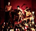 Goat. De maskerede svenskere spiller tung psychrock og afrikanske rytmer tilsat hvin og bongotrommer. 