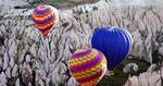 Delight. Trods uro i flere tyrkiske byer er landet en populær turistdestination. De fleste turister er dog uden for byerne som her i Cappadocia. 