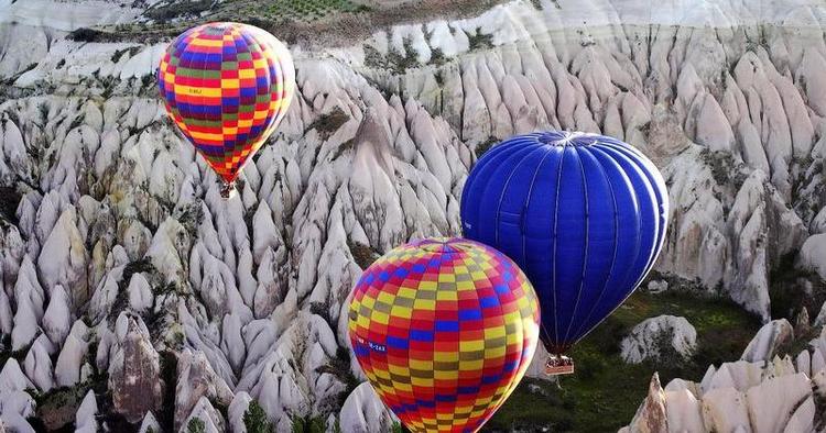 Delight. Trods uro i flere tyrkiske byer er landet en populær turistdestination. De fleste turister er dog uden for byerne som her i Cappadocia. 