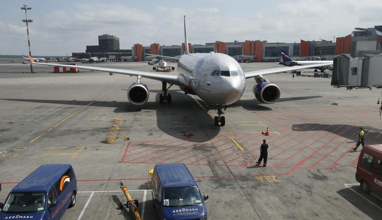 Lettet. Flyet på billedet er lettet til Cuba med flere journalister om bord. Men uden whistlebloweren Edward Snowden, beretter journalisterne. 