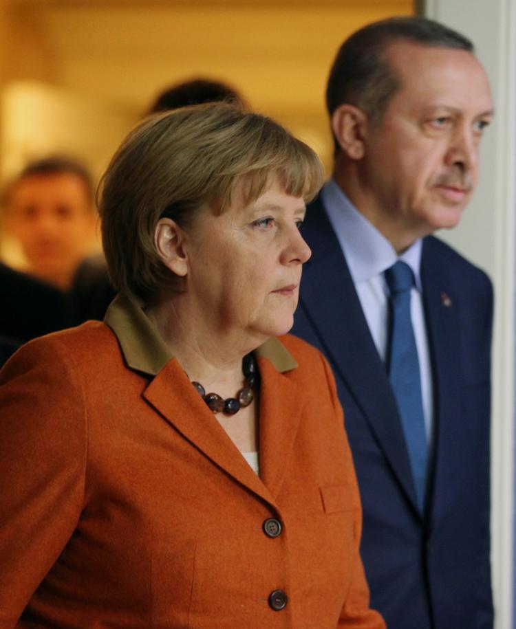 køligt. Angela Merkel sammen med sin tyrkiske kollega, Recep Tayyip Erdogan, da hun besøgte ham i februar. Siden er forholdet kølnet markant. 