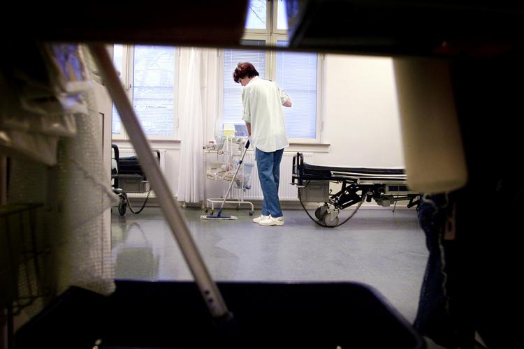 skjult. Produktionsselskabet Larm har testet hygiejnen på et antal sygehuse i hovedstaden med skjult kamera. Programmet er blevet købt af DR og kan ses i aften. 