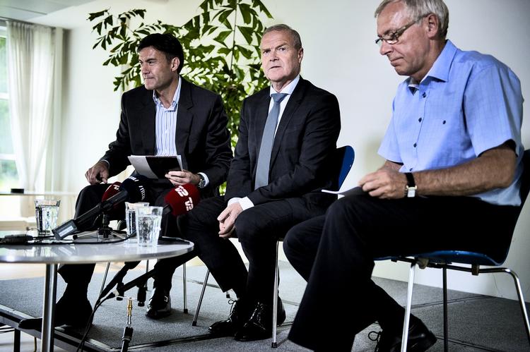 Genererationsskifte. I DBU-toppen sker der et generationsskifte, når formanden Allan Hansen (i midten) og generalsekretræen Jim Stjerne Hansen (th.) træder tilbage. Det samme kan ske på landsholdet. 