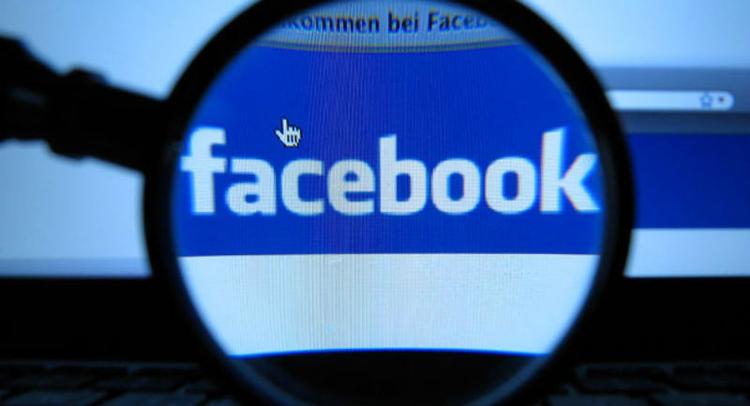 SIKKERHEDSHUL. Facebook indsamler informationer om dig fra nettet, som du ikke selv afleverer. Det er med i Facebooks brugerbetingelser, som alle netværkets brugere har accepteret. Men Facebook har ikke kunnet holde disse informationer hemmelige, og de er blevet lækket til tilfældige mennesker. (Foto: AP Photo) 