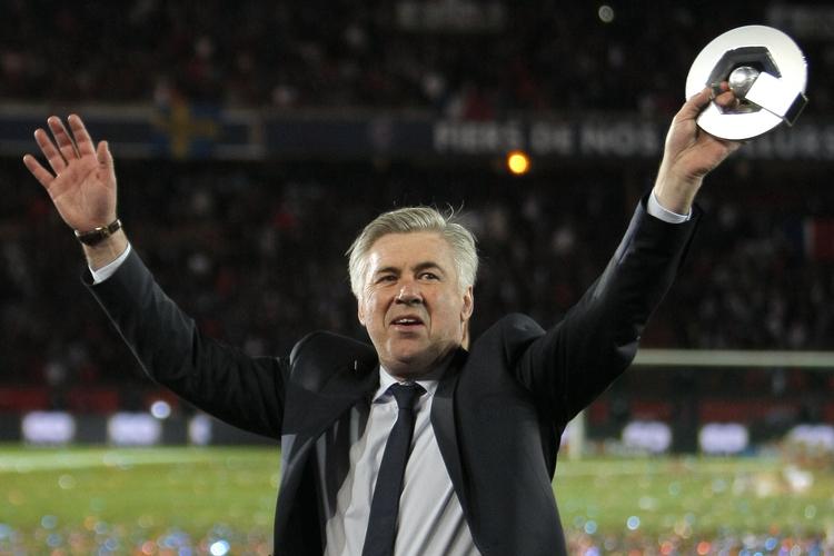 ombejlet. Paris Saint-Germain ville ikke af med træner Carlo Ancelotti, men nu ser kabalen ud til at gå op. 