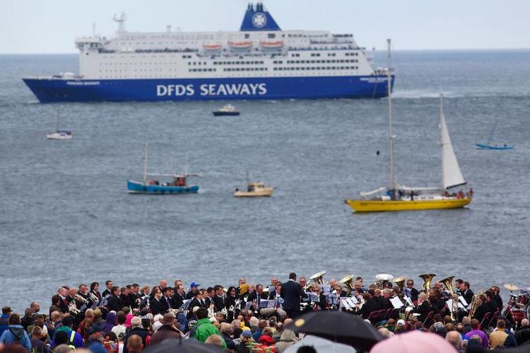 Koncert. Tågehornet på DFDS 'Seaways' leverede den dybe bas, da der i weekenden blev afholdt en unik koncert med skibenes tågehorn og et større orkester. 
