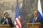 SPIONSTRID. USA's udenrigsminister John Kerry (tv) vil meget gerne have udleveret spionsigtet amerikaner. Hans russiske kollega Sergej Lavrov (th) afviser, at manden er kommet ind i Rusland. Arkivfoto fra d'herrers møde i Moskva i begyndelsen af maj. 